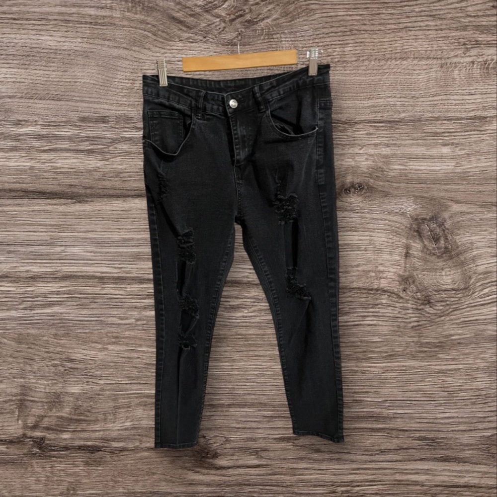 (20) SHEIN Black ripped skinny jeans